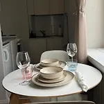 فندق مبيت وإفطار Your Chic Vibrant Airbnb 3*