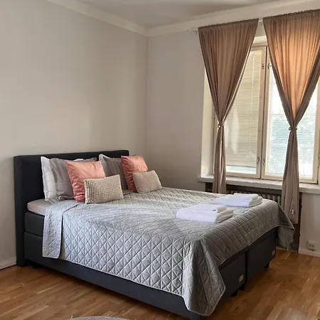 Your Chic Vibrant Airbnb ベッド・アンド・ブレックファスト ヘルシンキ