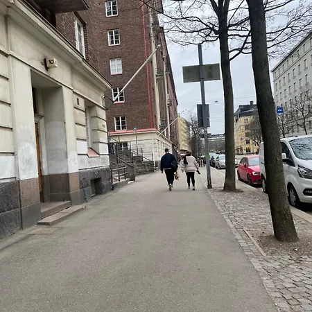 Your Chic Vibrant Airbnb 4*