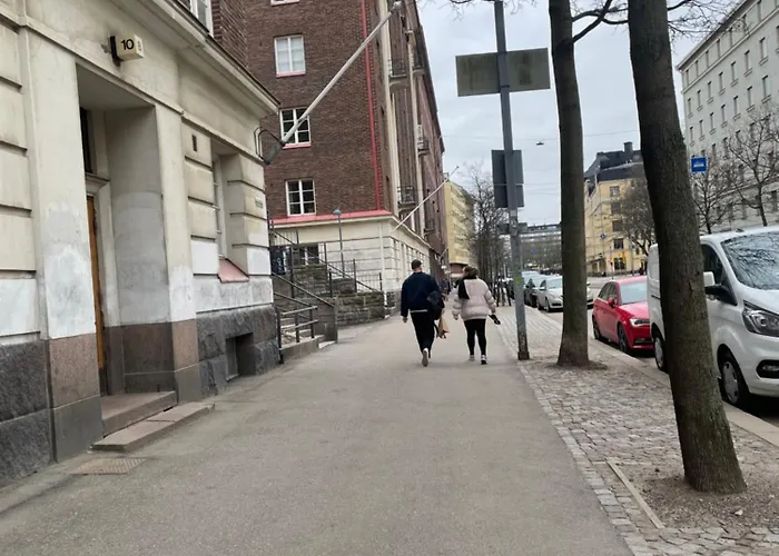 Your Chic Vibrant Airbnb 4*