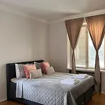 Your Chic Vibrant Airbnb Nocleg ze śniadaniem 3*