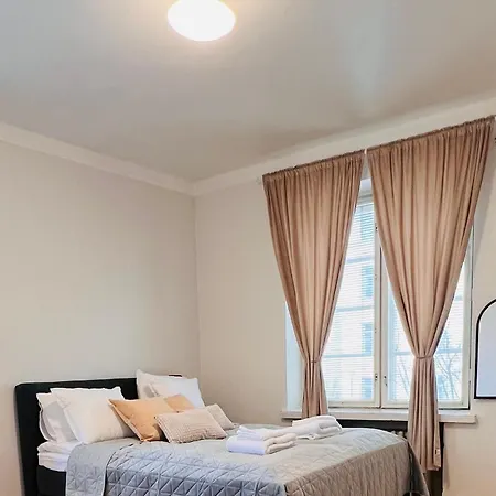 Bed & Breakfast Your Chic Vibrant Airbnb